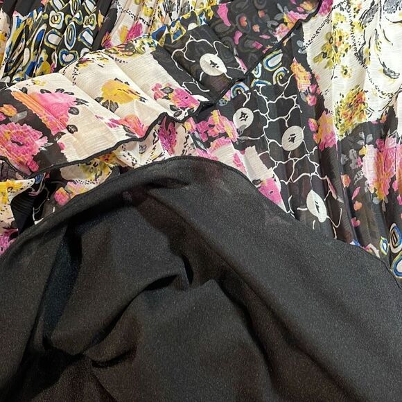 Essentials By Milano Dress. Size 6 - Picture 8 of 11